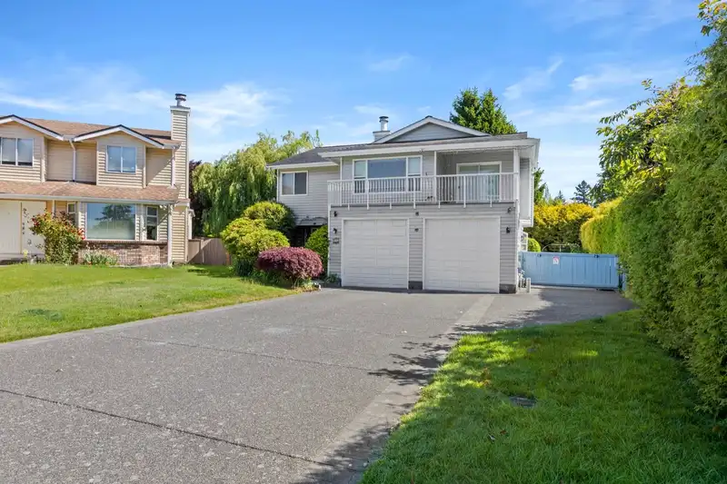 956 161A STREET - photo 1 of 40
