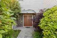 956 161A STREET - thumbnail 2