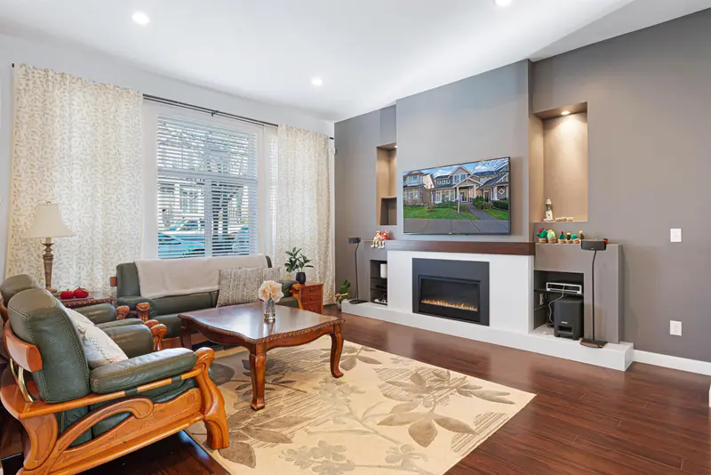 3376 WATKINS AVENUE - photo 3 of 25