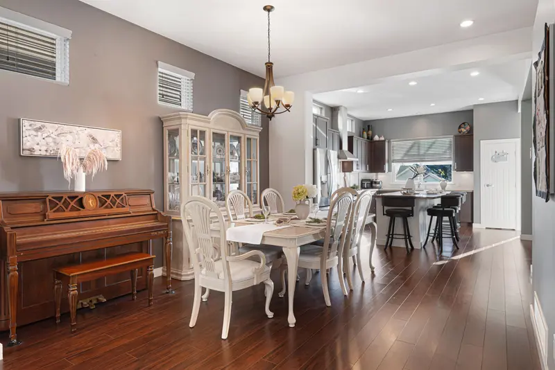 3376 WATKINS AVENUE - photo 4 of 25