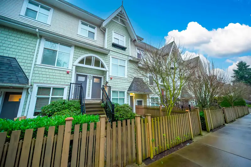 206 7250 18TH AVENUE - photo 3 of 24