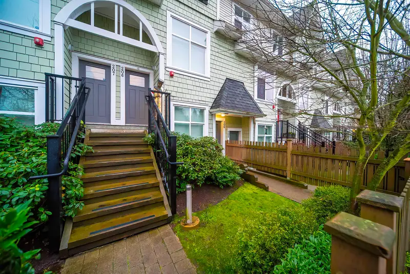 206 7250 18TH AVENUE - photo 4 of 24