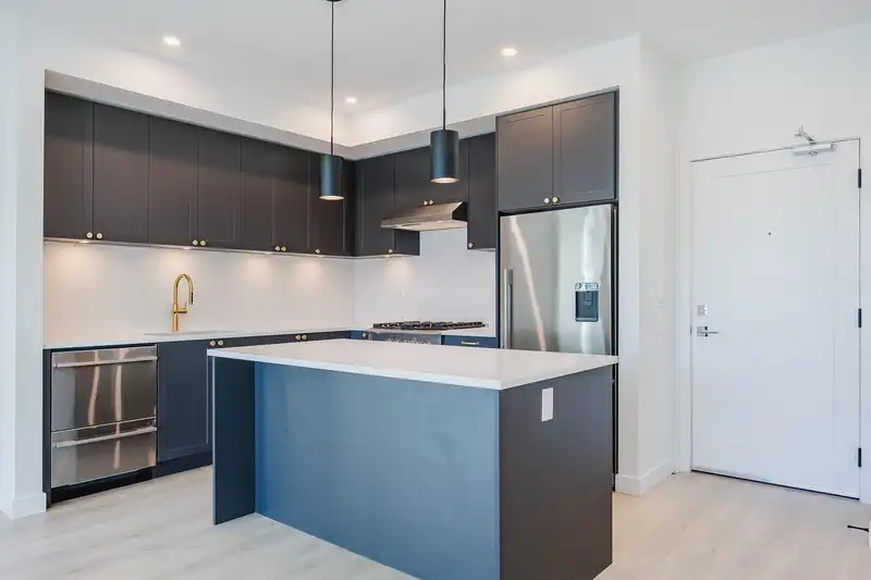 312 2425 166 STREET - photo 4 of 33