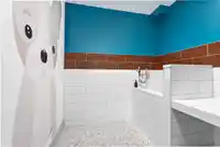 208 1342 JOHNSTON ROAD - thumbnail 30