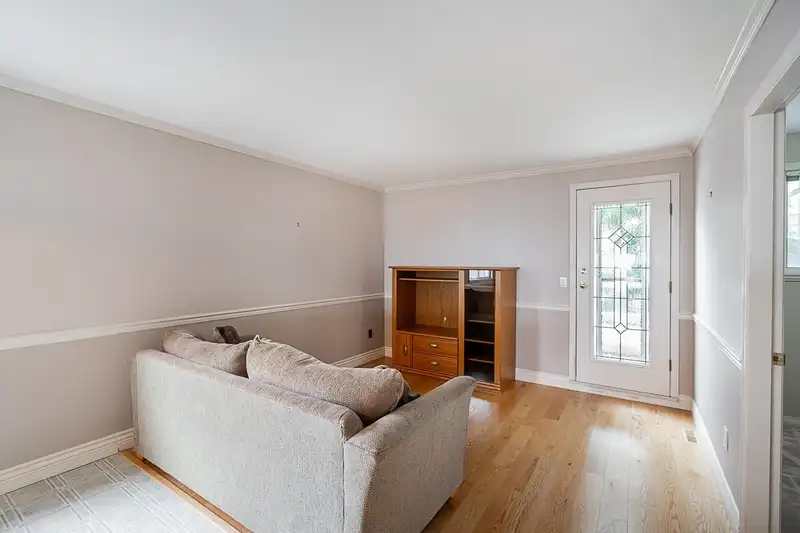 15154 BEACHVIEW AVENUE - photo 4 of 38