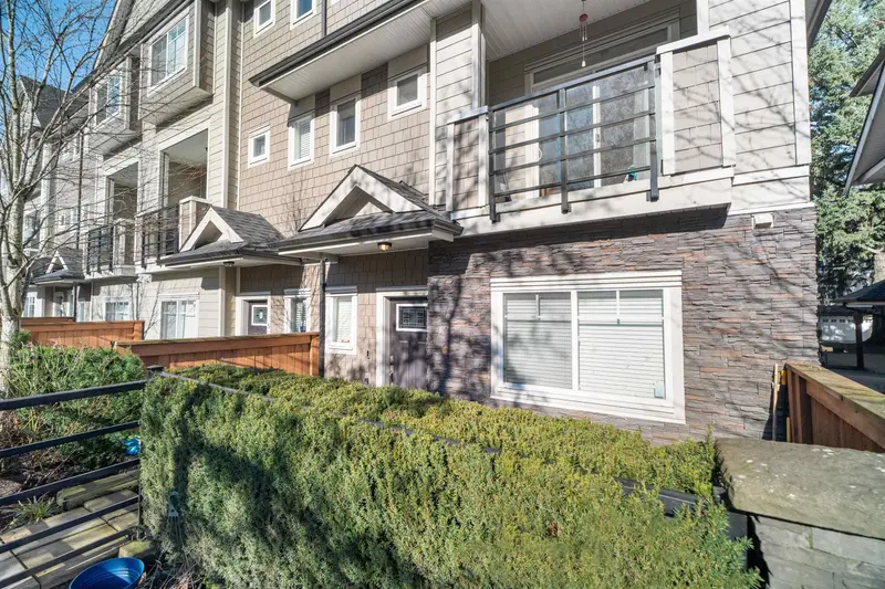 6 14285 64 AVENUE - photo 2 of 23