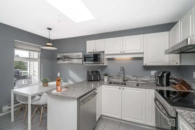 409 20245 53 AVENUE - photo 4 of 25