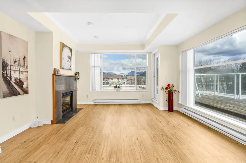 404 2340 HAWTHORNE AVENUE - photo 3 of 25