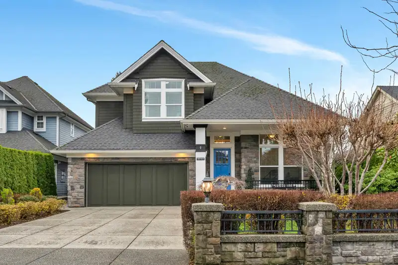 2711 164 STREET - photo 1 of 36