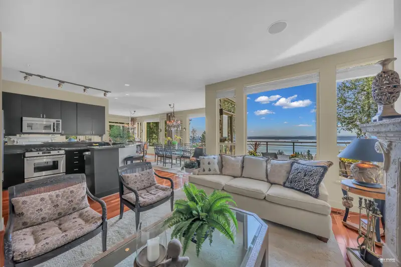 2472 SHADBOLT LANE - photo 1 of 25