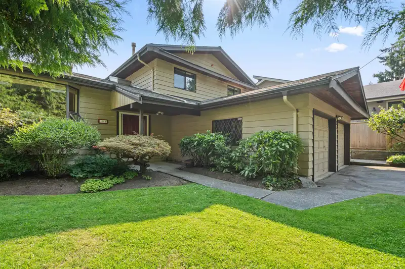 2364 HARBOURGREENE DRIVE - photo 4 of 36