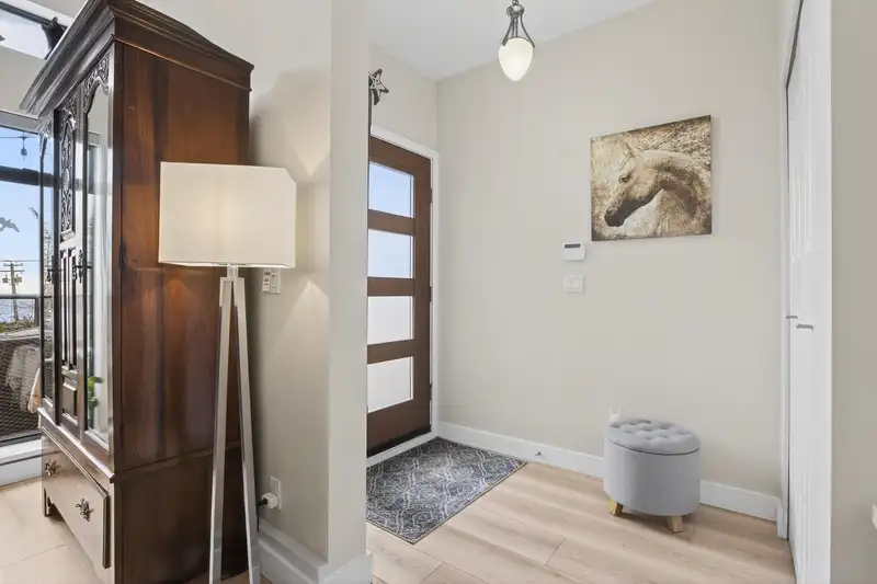 812 MAPLE STREET - photo 4 of 40