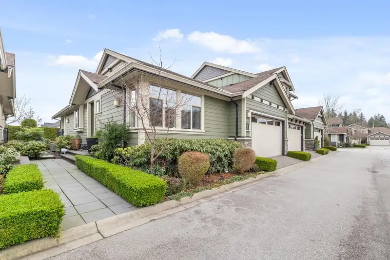 3 350 174 STREET - photo 1 of 40