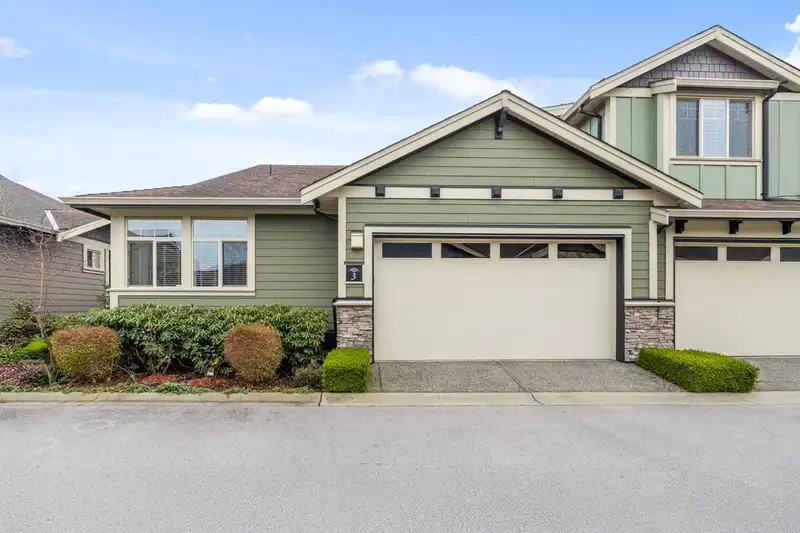3 350 174 STREET - photo 2 of 40