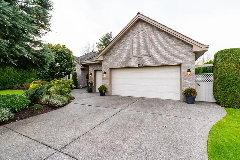 3533 CANTERBURY DRIVE - photo 2 of 34