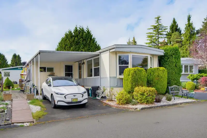 96 15875 20 AVENUE - photo 1 of 39
