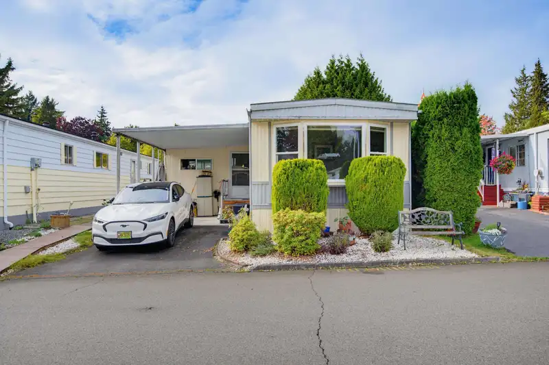 96 15875 20 AVENUE - photo 2 of 39