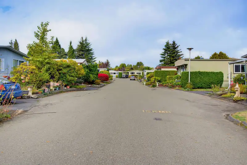 96 15875 20 AVENUE - photo 4 of 39