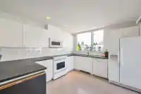 402 1765 MARTIN DRIVE - thumbnail 4