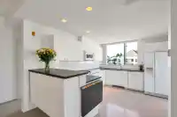 402 1765 MARTIN DRIVE - thumbnail 6