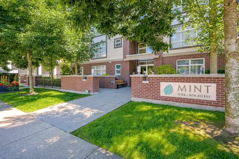 215 15168 19 AVENUE - photo 2 of 40