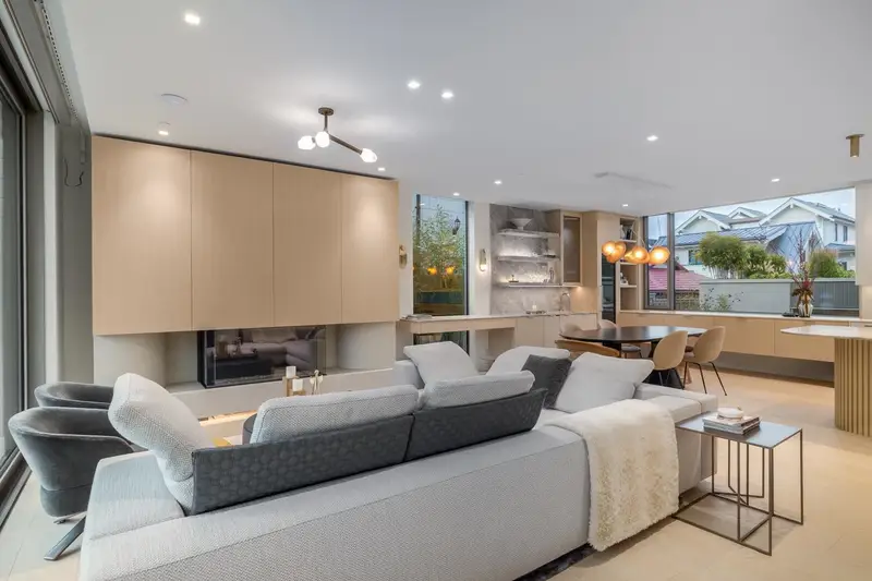 4521 LANGARA AVENUE - photo 4 of 25