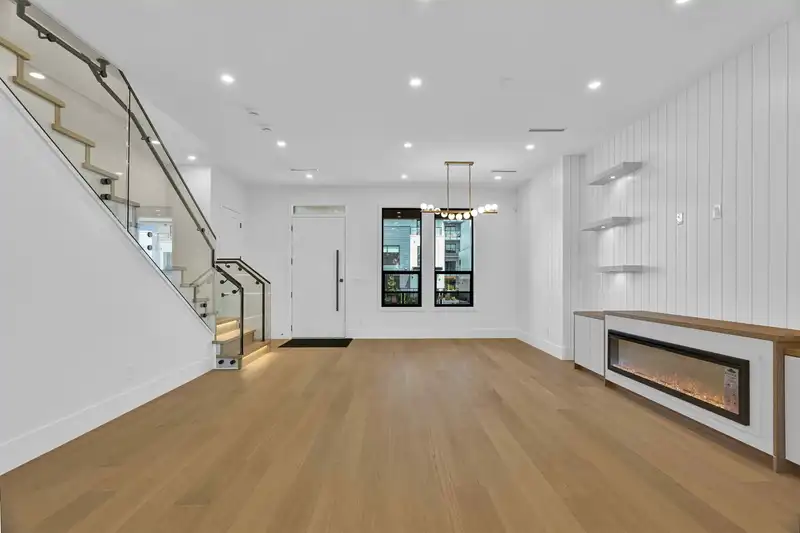 15636 23A AVENUE - photo 4 of 40