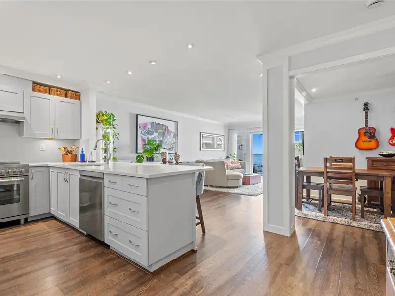 406 15621 MARINE DRIVE - photo 3 of 34
