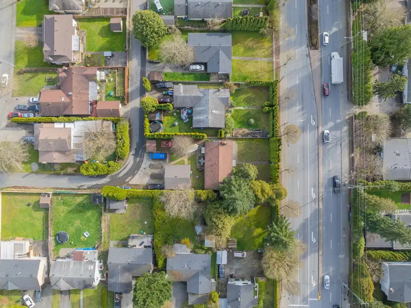 8570 152 STREET - photo 2 of 25