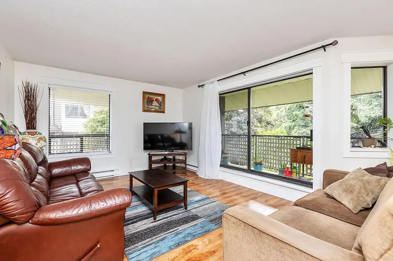 203 1460 MARTIN STREET - photo 3 of 23