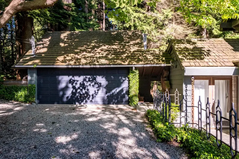 3581 BEACH AVENUE - photo 4 of 25