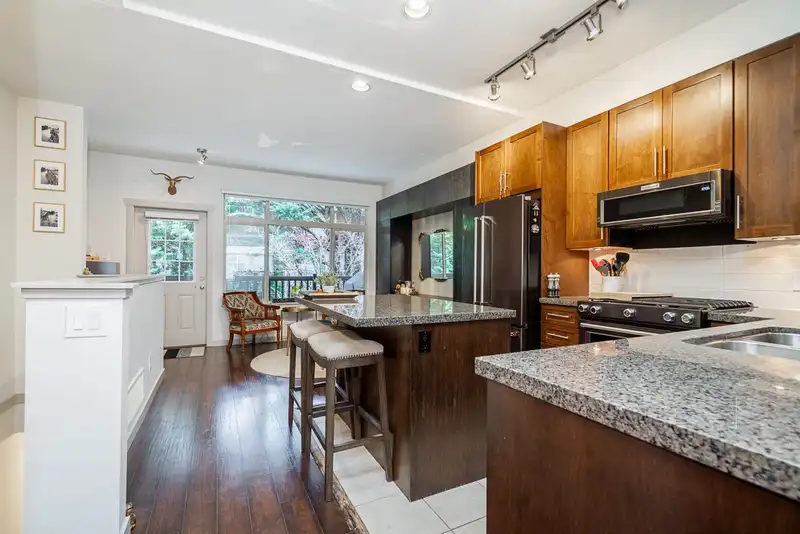 32 15151 34 AVENUE - photo 2 of 40