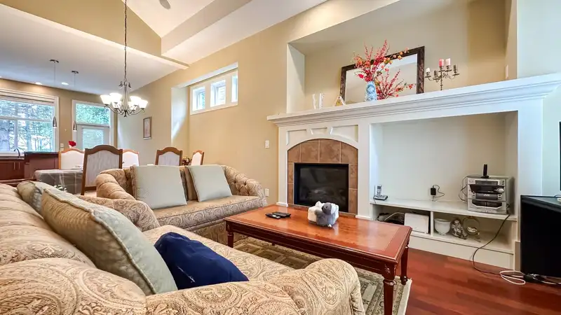 26 14655 32 AVENUE - photo 3 of 37