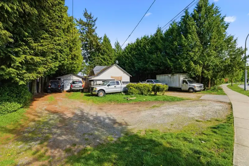 2336 156 STREET - photo 3 of 25