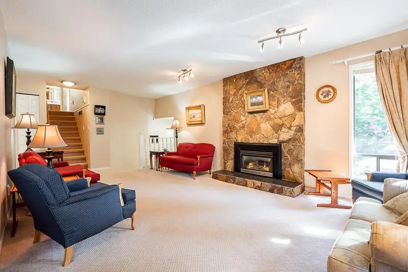 2088 180 STREET - photo 4 of 39