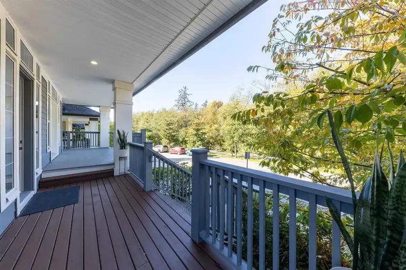 16098 28B AVENUE - photo 4 of 31