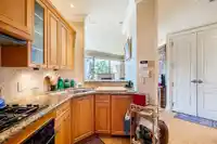 900 15111 RUSSELL AVENUE - thumbnail 5