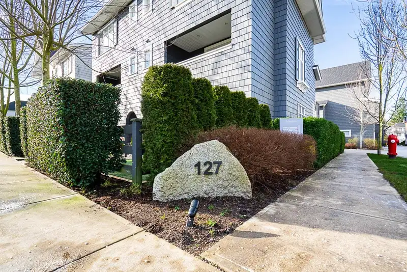 32 127 172 STREET - photo 1 of 30