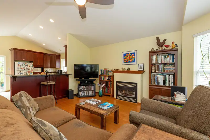 1560 160A STREET - photo 1 of 24