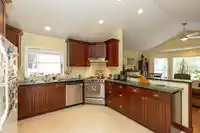 1560 160A STREET - thumbnail 8