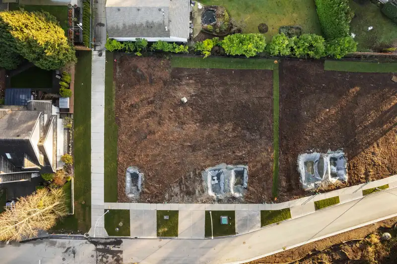 18096 66 AVENUE - photo 2 of 19