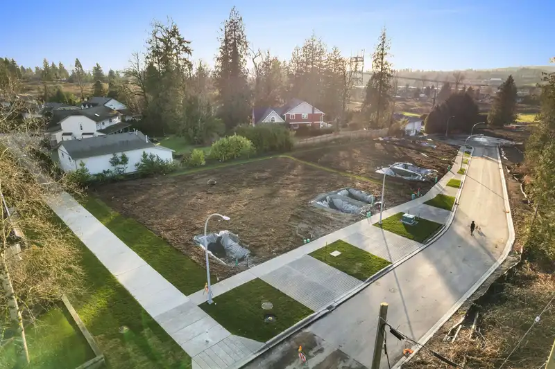 18096 66 AVENUE - photo 4 of 19