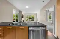 170 2940 KING GEORGE BOULEVARD - thumbnail 12