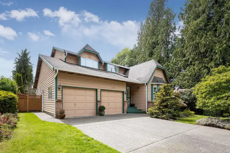 12986 20 AVENUE - photo 1 of 37