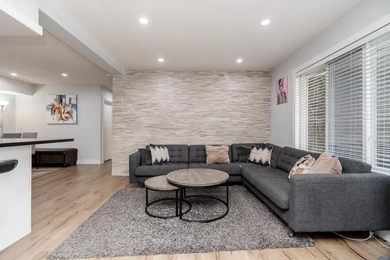 612 11901 89A AVENUE - photo 4 of 25