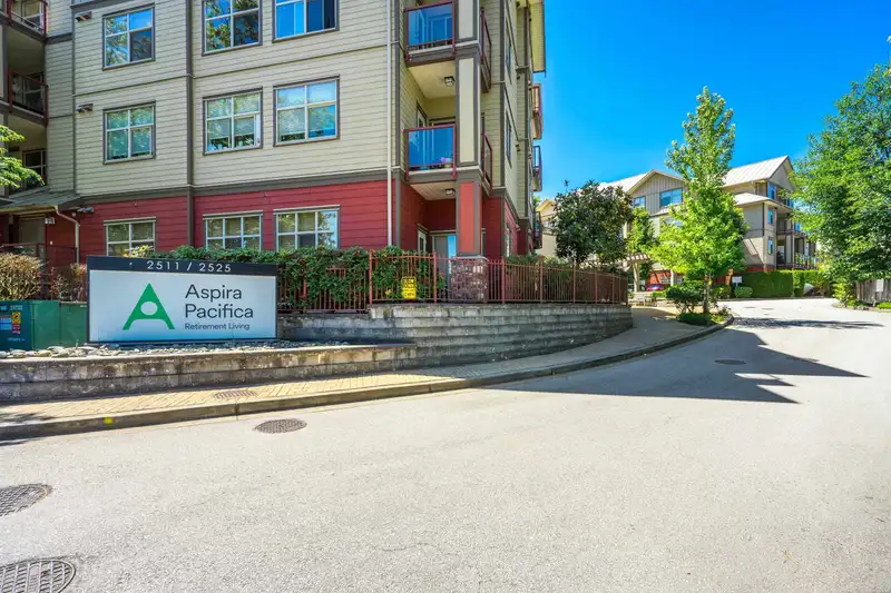 415 2511 KING GEORGE BOULEVARD - photo 1 of 25