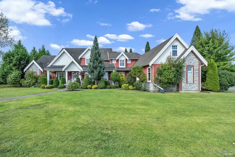 3352 164A STREET - photo 1 of 25
