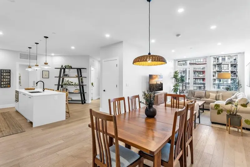 301 20416 PARK AVENUE - photo 2 of 22