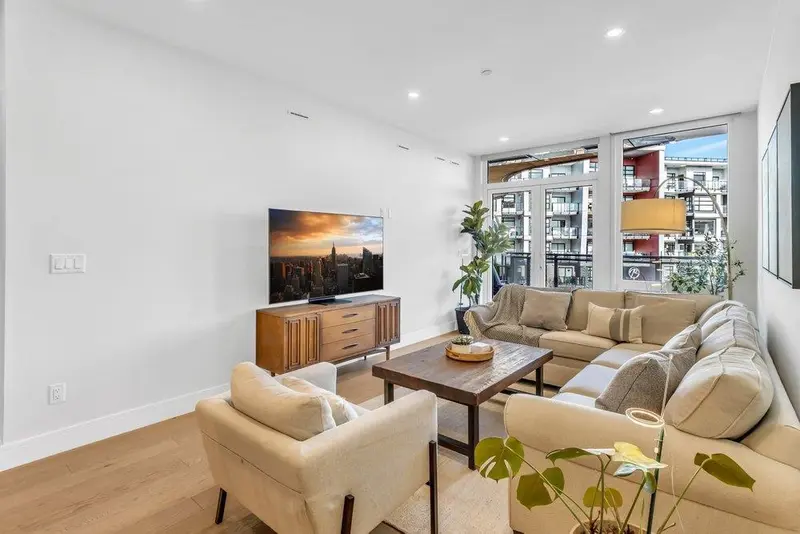 301 20416 PARK AVENUE - photo 4 of 22