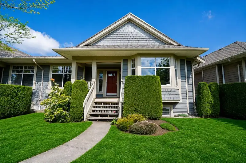 3 15425 ROSEMARY HEIGHTS CRESCENT - photo 1 of 25